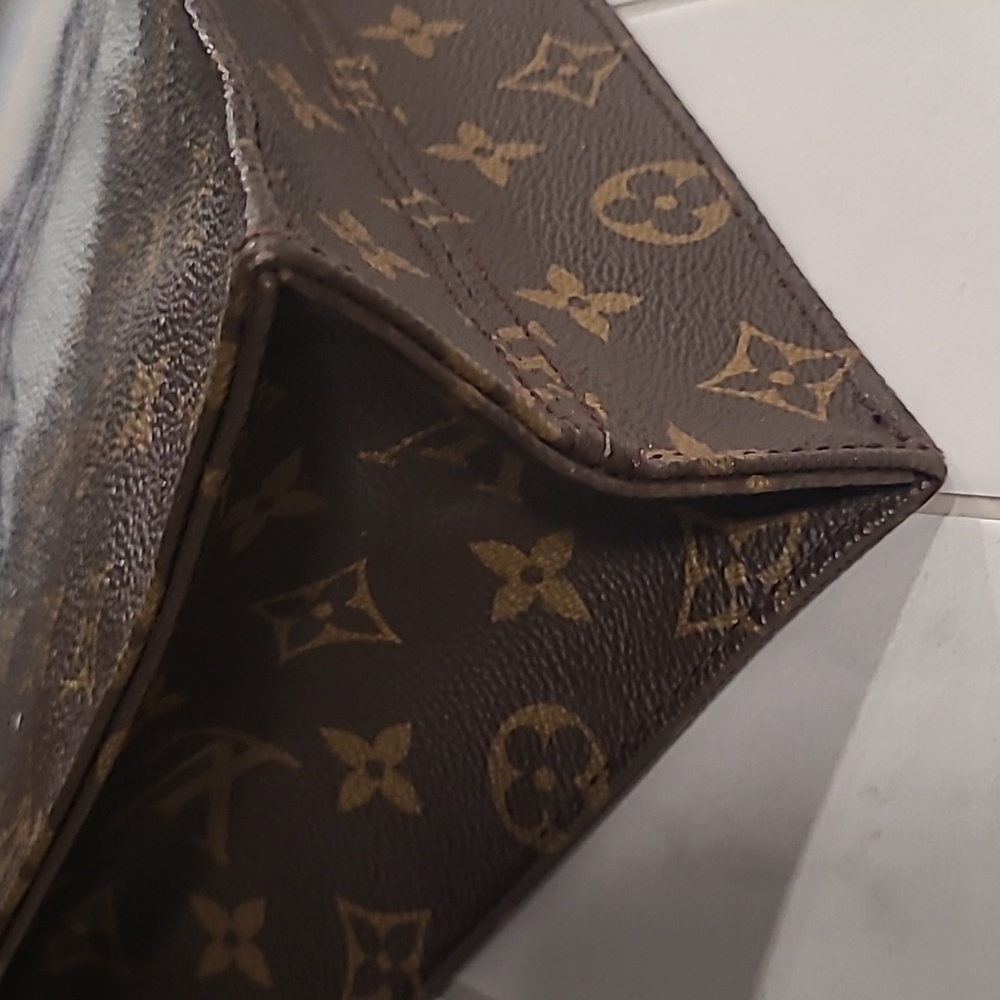 SOLD - Authentic Louis Vuitton - Picture 6 of 11